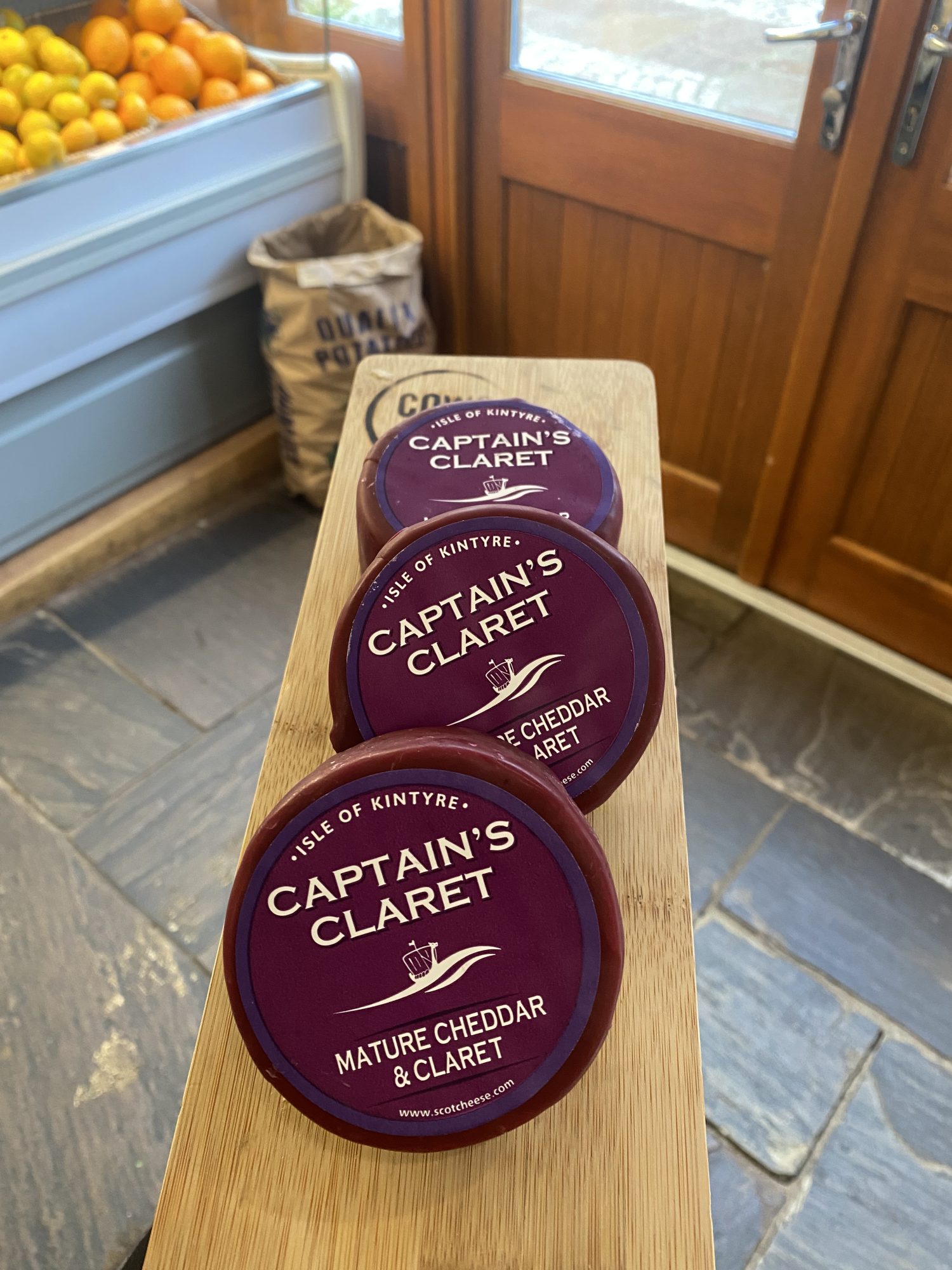 Isle of Kintyre Captain's Claret x 200g Truckle